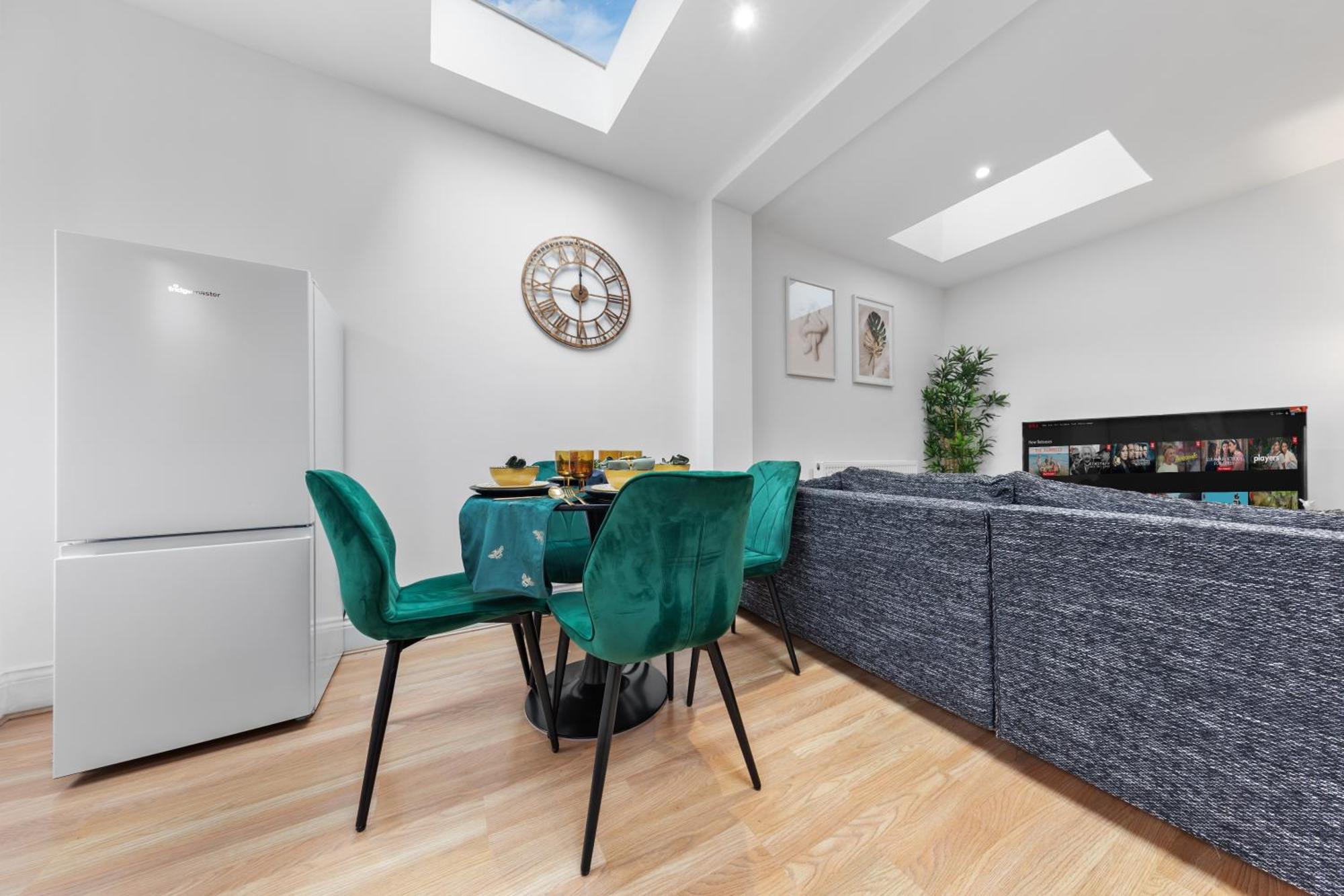 Immaculate 2-bed Escape- Sleeps 6- Garden & Parking - 15 Mins To Central- Save 20 Percent Weekly! Londres