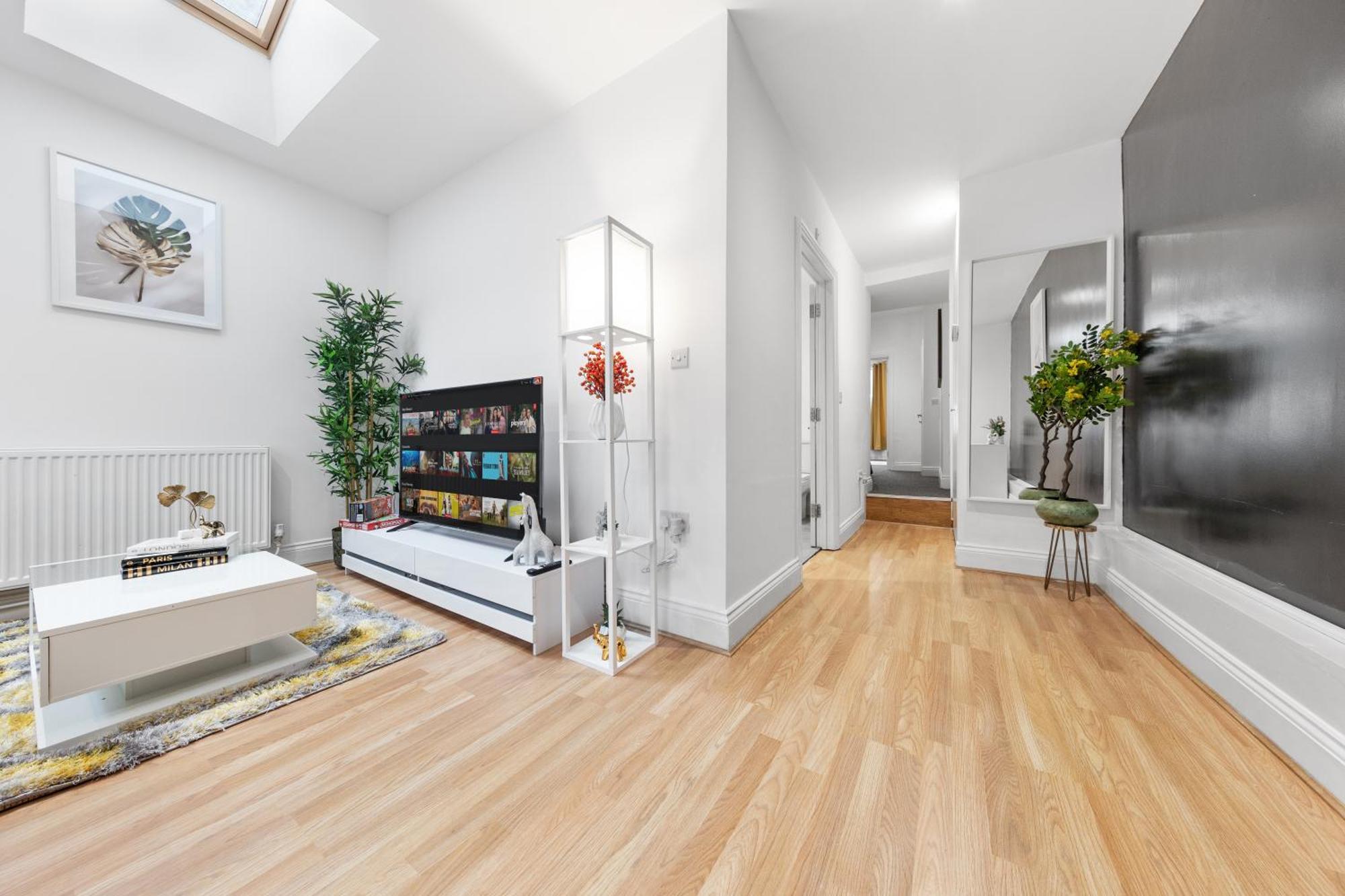 Immaculate 2-bed Escape- Sleeps 6- Garden & Parking - 15 Mins To Central- Save 20 Percent Weekly! Apartamento Londres